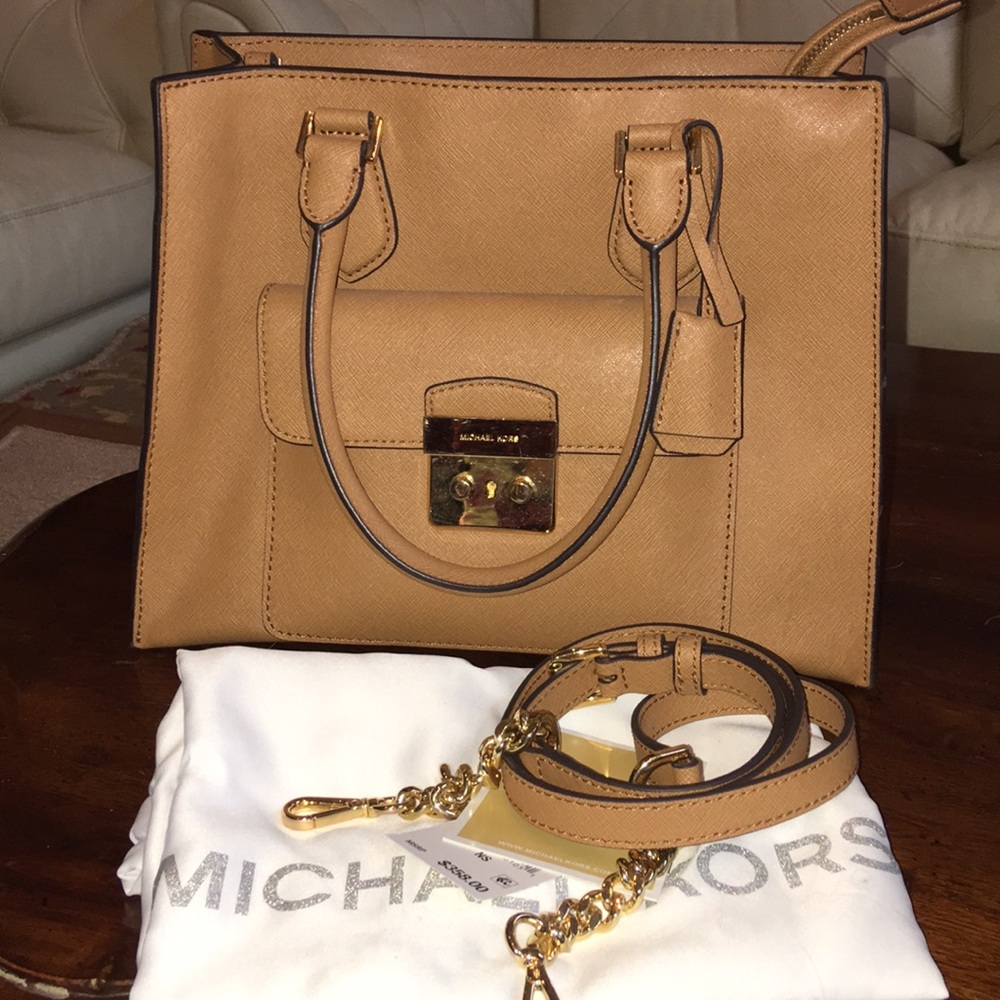 Michael Kors hand bag mildly used